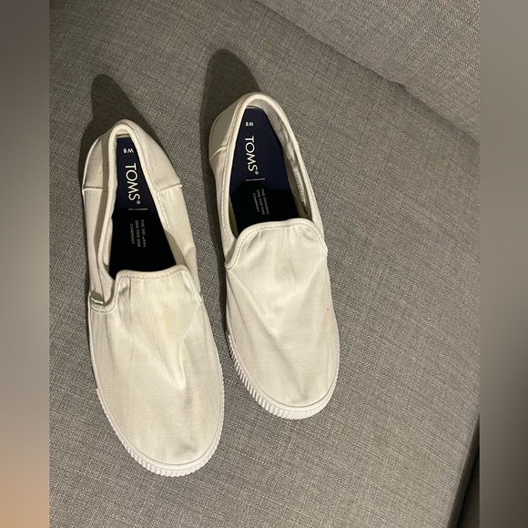 White Tom’s size 8 women’s - Picture 10 of 10